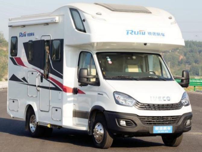 依維柯歐勝大額頭C型中上門房車 依維柯歐勝大額頭C型中上門房車